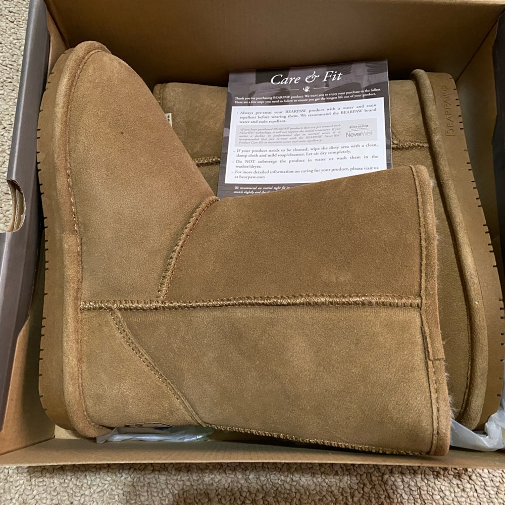 BEARPAW Sheepskin boot NWT Size 8